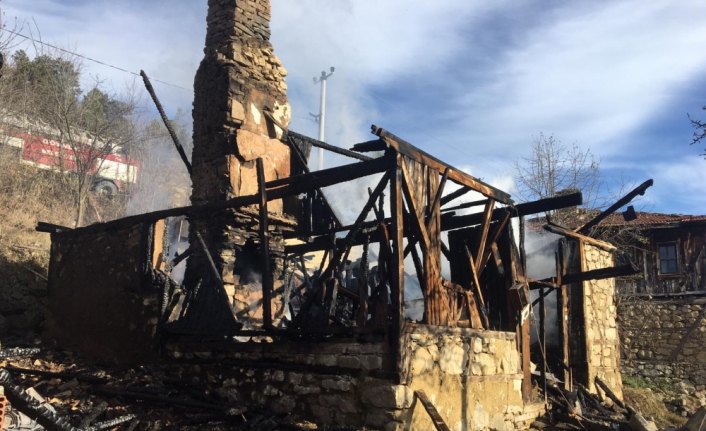 Göynük'te ev yangını