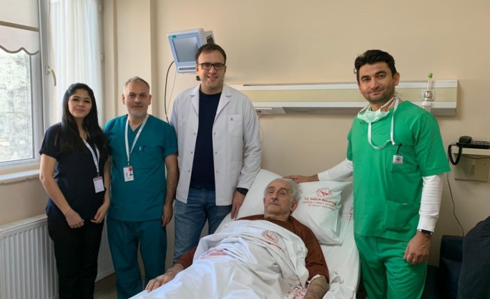 İdrar torbasından 130 gram ağırlığında taş çıkartıldı