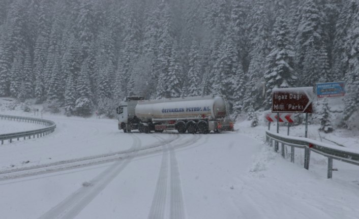 Ilgaz Dağı'nda kar nedeniyle ulaşım güçlükle sağlanıyor