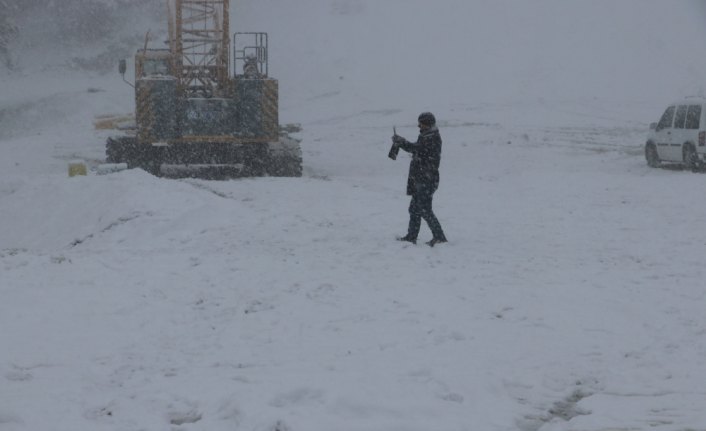Ilgaz'a mevsimin ilk karı yağdı