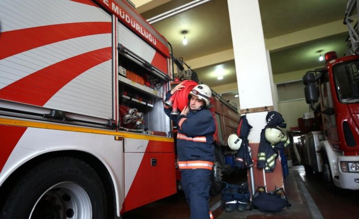 İtfaiye eri çocuklara yangın bilincini aşılamak için kitap yazdı