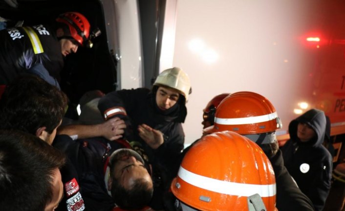 Kamyon ile tır çarpıştı: 1 yaralı