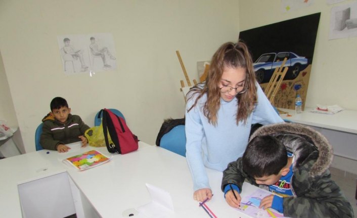 Kavak Gençlik Merkezi'nde resim kursu