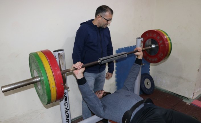 Milli diskçi Berke İnaloğlu'nun en büyük destekçisi babası