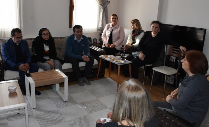 Özgecan Aslan'ın ailesinden Ceren Özdemir'in ailesine taziye ziyareti