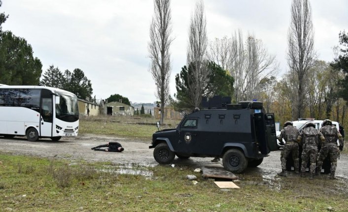 Samsun'da polis, otobüs kaçırma ve rehine kurtarma tatbikatı yaptı