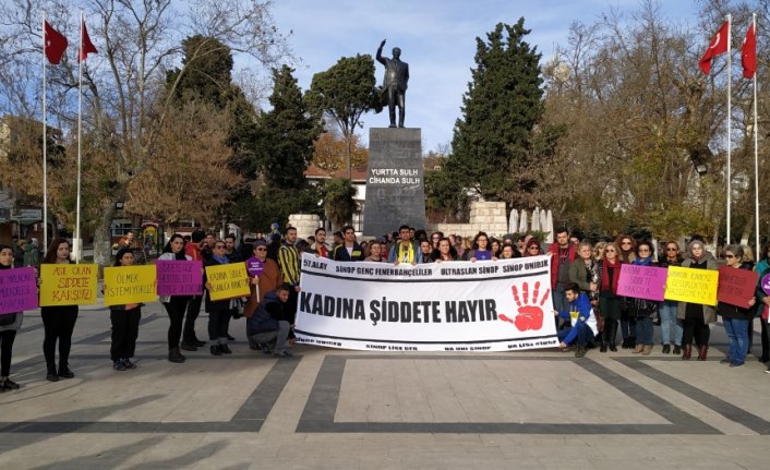 Sinop'ta, öldürülen üniversite öğrencisi Ceren Özdemir anısına yürüyüş düzenlendi