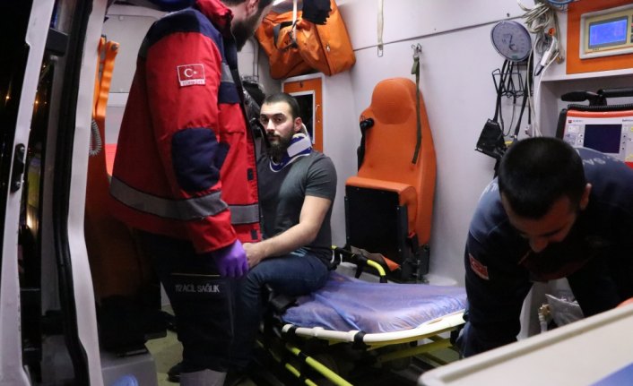 Tarlaya uçan otomobilin sürücüsü yaralandı