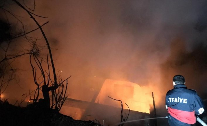 Zonguldak'ta çıkan yangında tek katlı ev kullanılmaz hale geldi