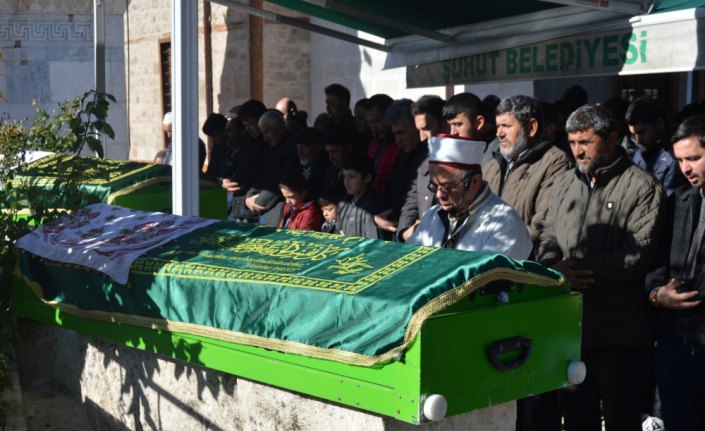 Zonguldak'taki trafik kazasında ölen çiftin cenazesi Afyonkarahisar'da defnedildi