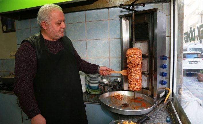 Artvinli esnaftan ihtiyaç sahibi öğrencilere ücretsiz yemek