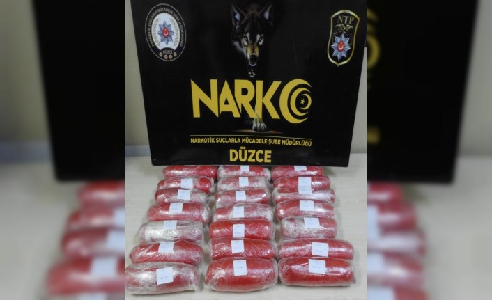 Düzce'de aracında 12 kilogram esrar ele geçirilen şüpheli tutuklandı