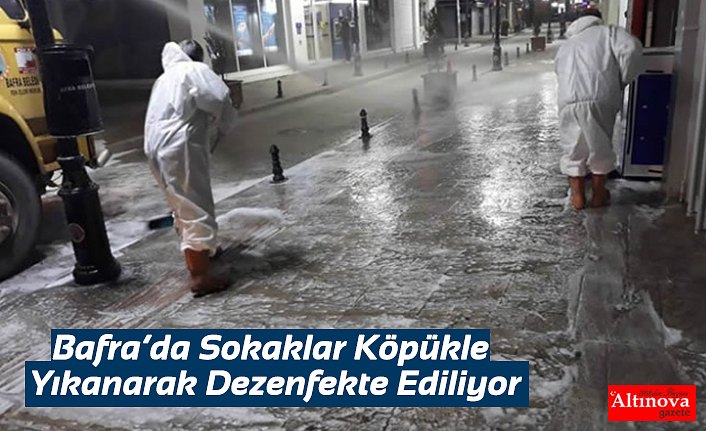 Bafra’da Sokaklar Köpükle Yıkanarak Dezenfekte Ediliyor