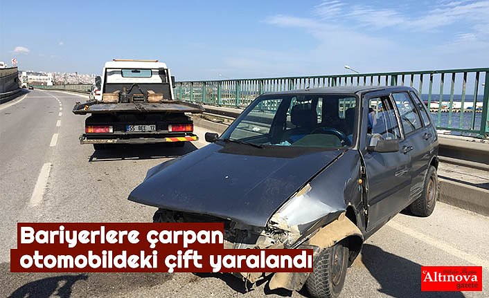 Bariyerlere çarpan otomobildeki çift yaralandı