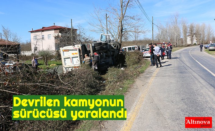 Devrilen kamyonun sürücüsü yaralandı