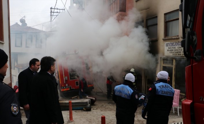 Kastamonu'da mobilya tamiri yapan iş yerinde yangın çıktı