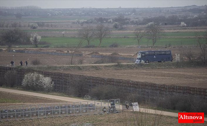 Yunanistan hudut birlikleri sınır hattına 'siper' kazıyor
