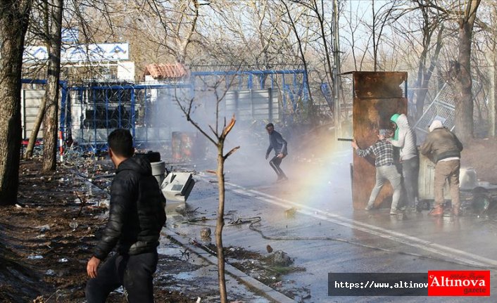 Yunanistan'ın sığınmacılara sert müdahalesi sürüyor