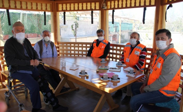 80 yaşındaki Baki amcadan Milli Dayanışma Kampanyası'na destek