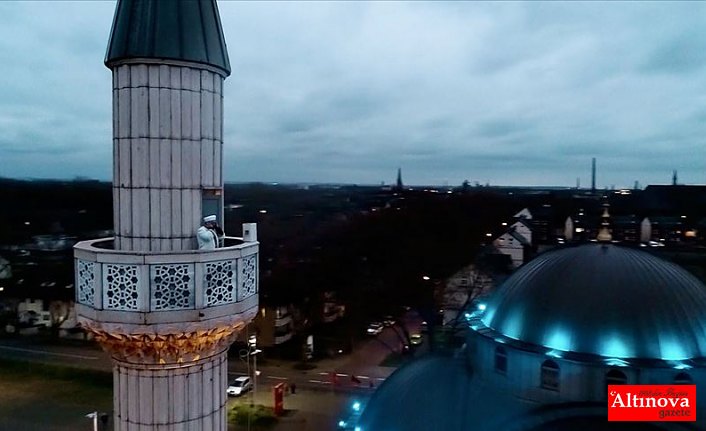 Almanya ve Hollanda'da Müslümanlara hoparlörden ezan jesti
