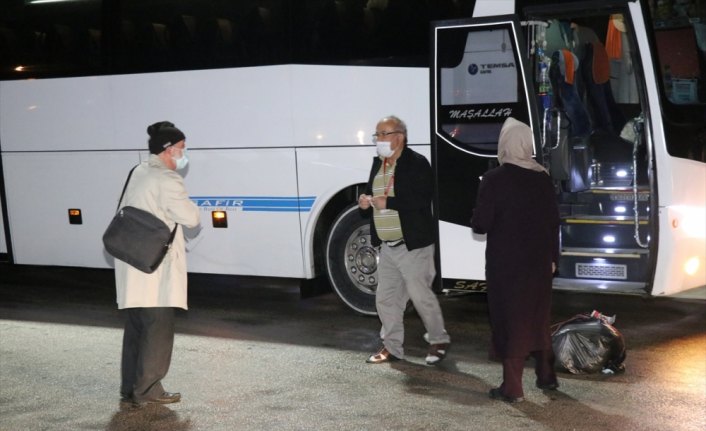 Ankara ve Isparta'da, umre dönüşü karantina süreci tamamlanan 29 kişi evlerine gönderildi