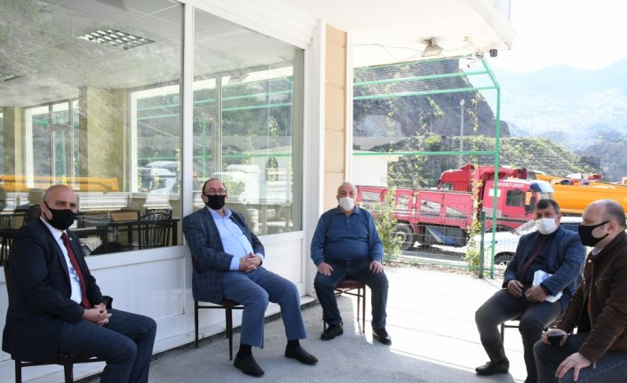 Artvin Belediyesi'nden şoförlere maske