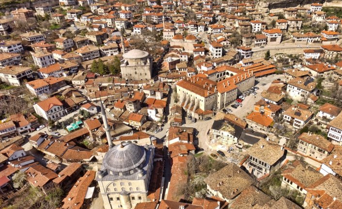 Asırlık camiler tarihinin 