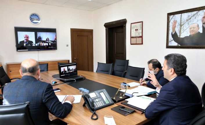 Başkan Eroğlu, birim müdürleri ile telekonferans yöntemiyle toplantı yaptı