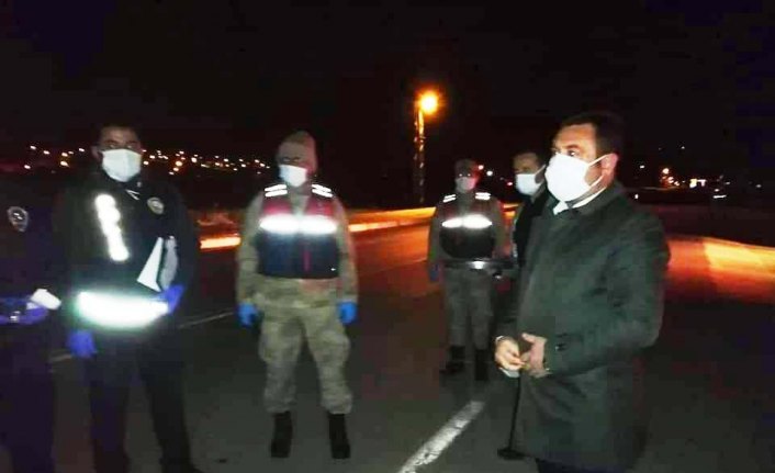 Belediye Başkanı Yılmaz, polislere baklava ikramında bulundu