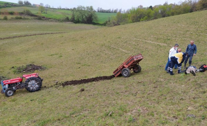 Devrilen traktörün sürücü hayatını kaybetti