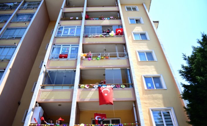 Düzce'de hazırlanan tırla çocuklara oyuncak dağıtıldı