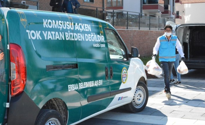 Erbaa Belediyesi Aşevi'nden ihtiyaç sahiplerine yemek