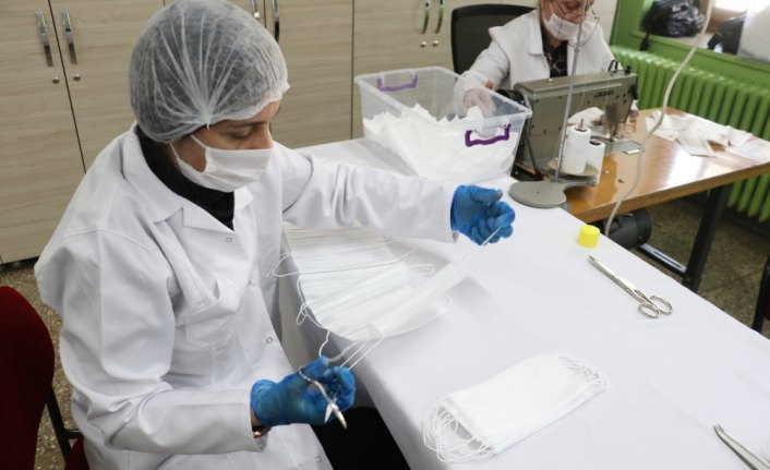 Kastamonu'da kadınlar maske üretimi için el ele verdi