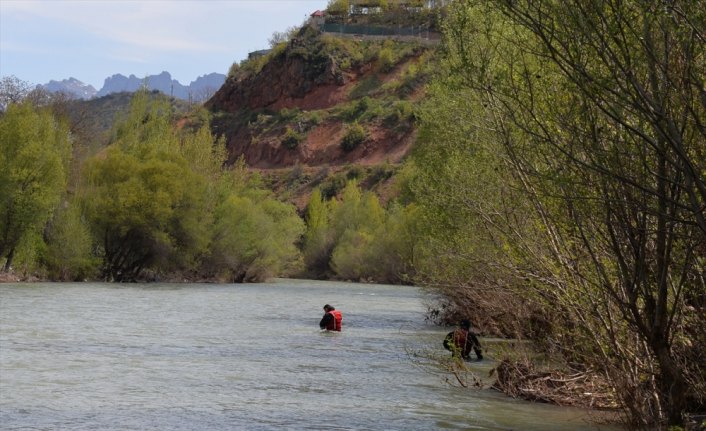 Munzur Çayı'nda akıntıda kaybolan uzman çavuşu arama çalışmaları sürüyor