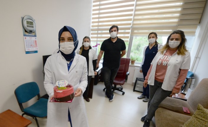 Sağlık çalışanına meslektaşlarından 