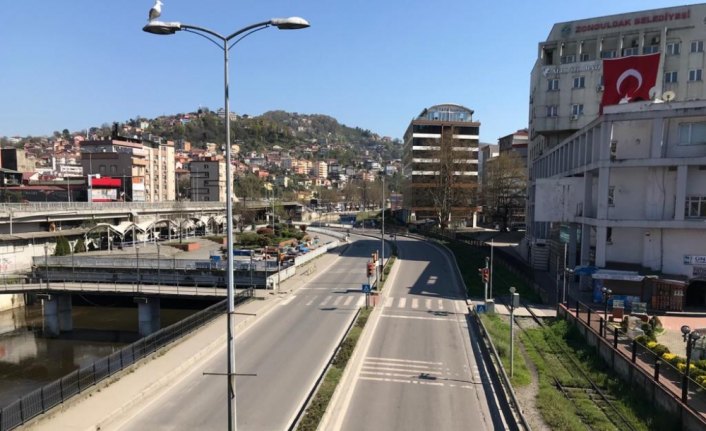 Sakarya, Kocaeli ve Zonguldak'ta kısıtlamanın ilk gününde cadde ve sokaklar boş kaldı