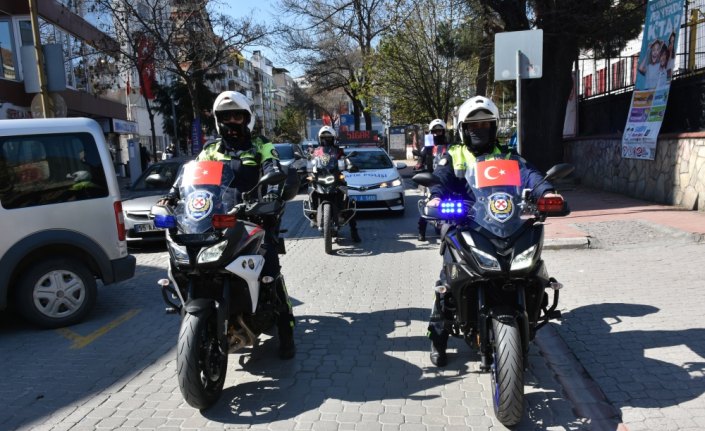 Samsun'da şehir turu atan emniyet mensupları 