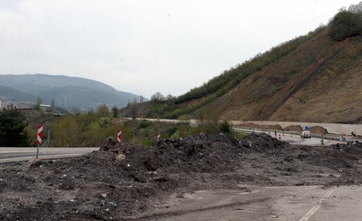 Tokat'ta D-100 kara yolunda heyelan