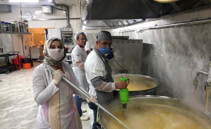 Ünye Belediyesinden ihtiyaç sahiplerine iftar yemeği dağıtılıyor