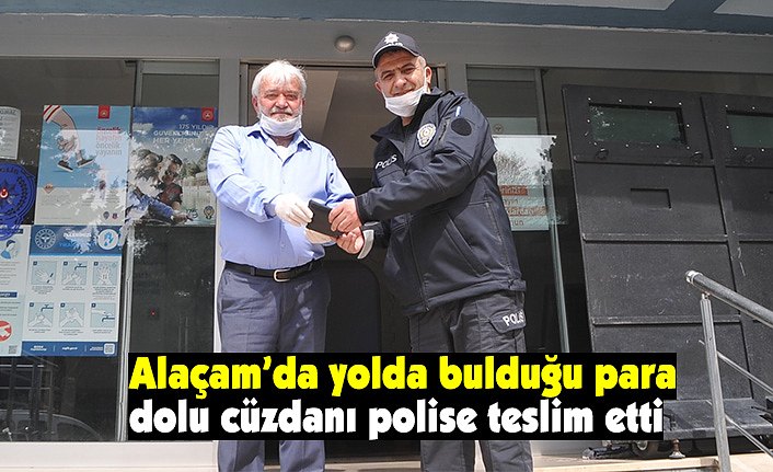 Yolda bulduğu para dolu cüzdanı polise teslim etti