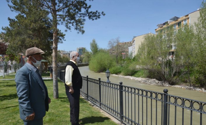 65 yaş ve üzeri vatandaşlar yeniden sokağa çıktı