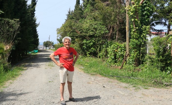 84 yaşındaki emekli öğretmen Atatürk'e ithaf ettiği botanik ormanı büyütmek için çalışıyor