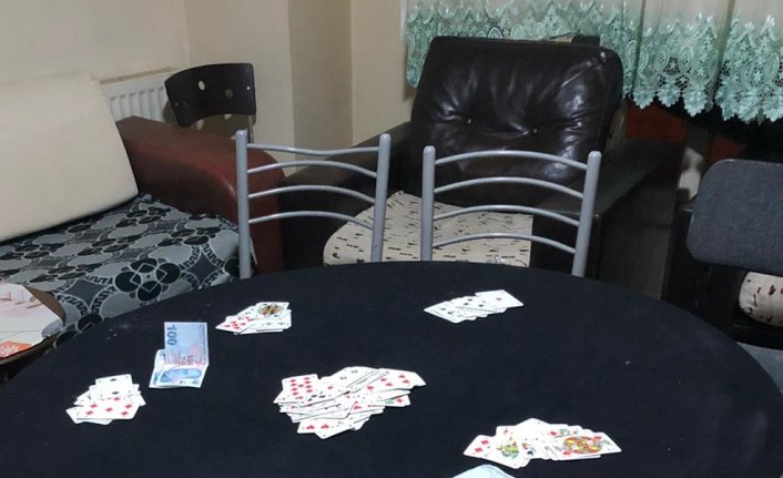 Bolu'da evde kumar oynayan 5 kişiye para cezası