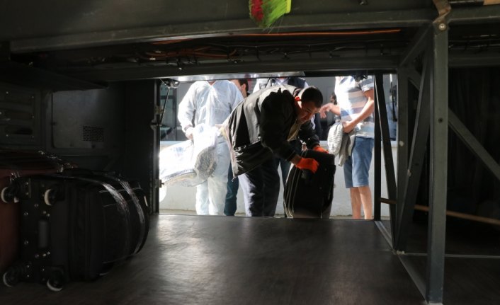 Bolu'da karantina süresi dolan 295 Türk vatandaşı evlerine uğurlandı