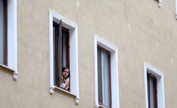 Düzce'de karantina süresi dolan 74 kişi evlerine gönderildi