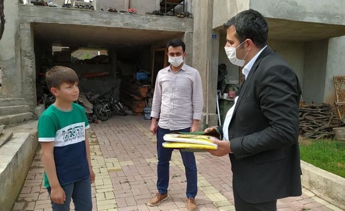 Hamamözü'nde ilk defa oruç tutan çocuklara hediye