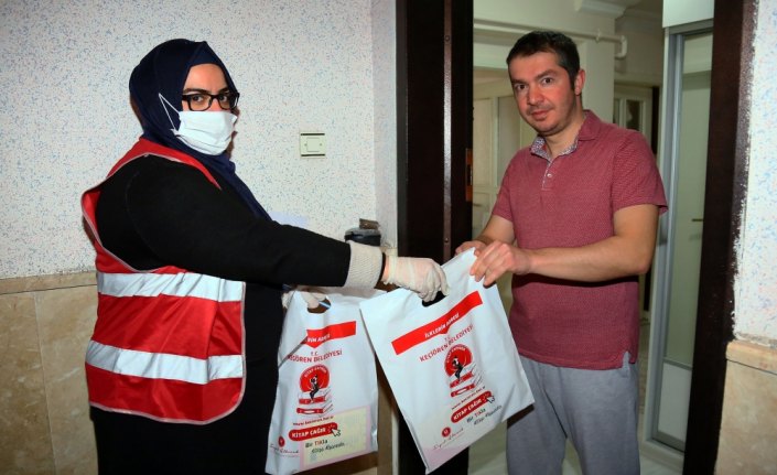 Keçiören Belediyesi, 3 bin 900 kitabı hanelere ulaştırdı