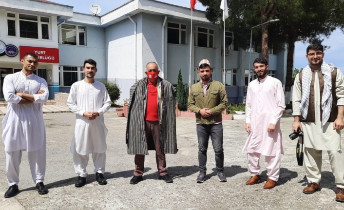 Koronavirüs nedeniyle ülkelerine dönemeyen yabancı öğrenciler bayramı yurtlarda kutladı