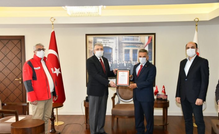 Kovid-19'u yenen bağışçılara 