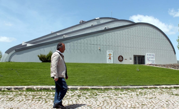 Muhtar dünyaca ünlü Baksı Müzesi'ne gözü gibi bakıyor